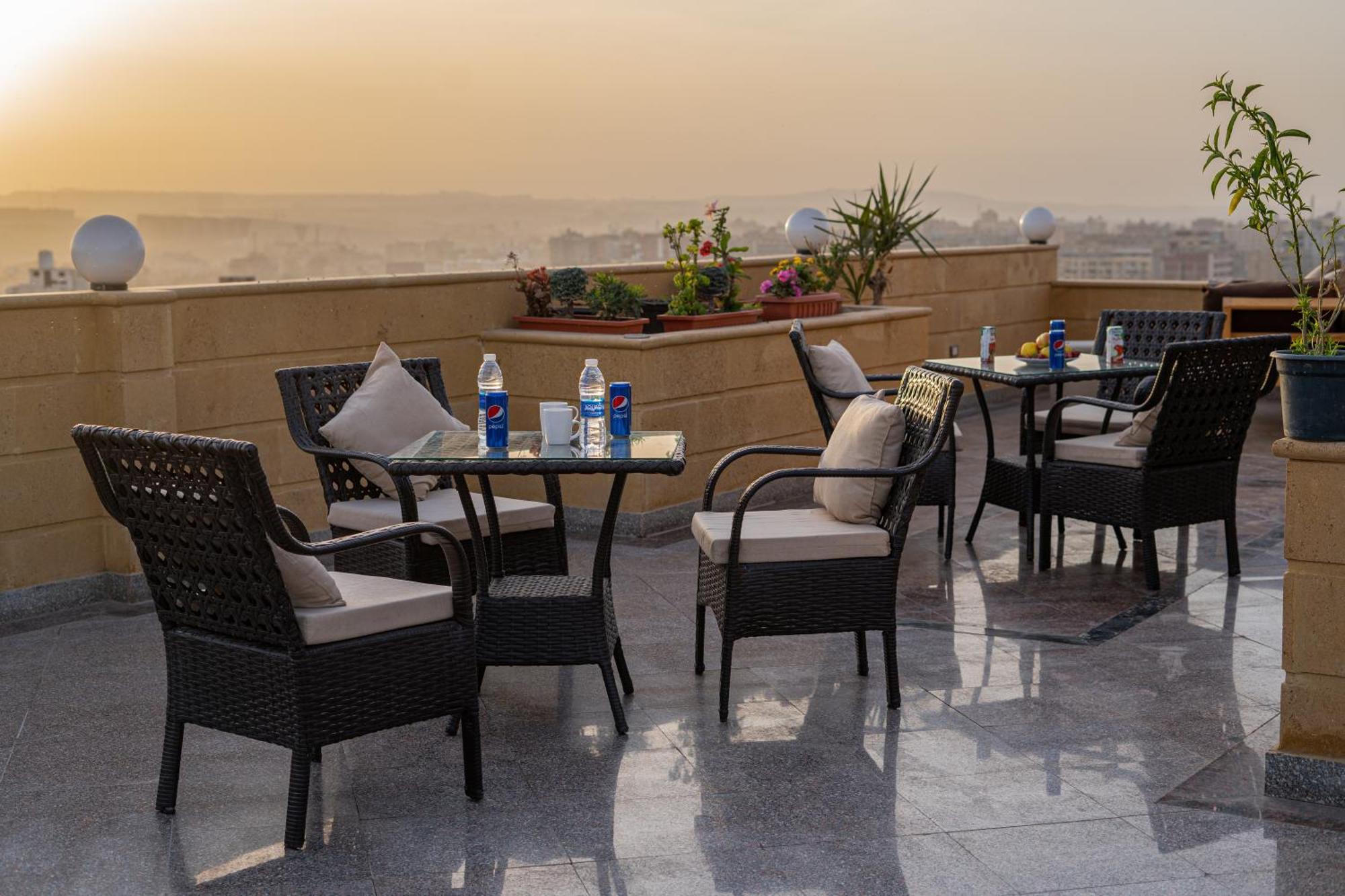 Gardenia Pyramids View Inn Nazlet el-Sîsi Exterior photo